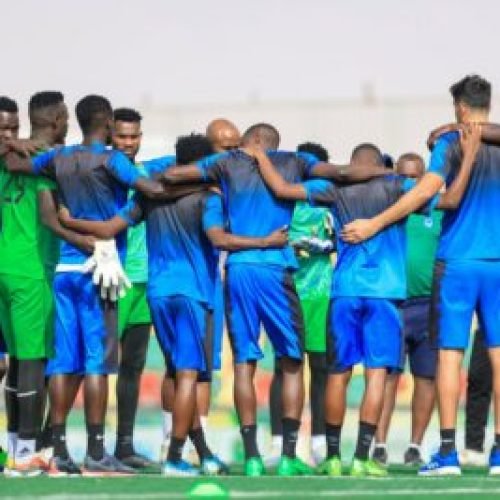 “هلال الأقمار” ينزل أرض “الحديد والنار”